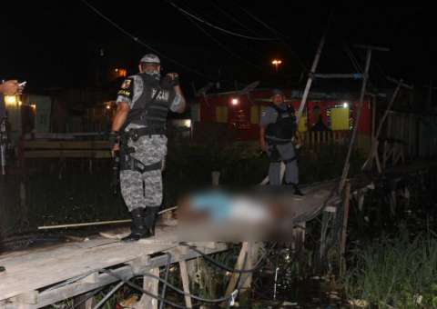 Bandidos dão toque de recolher e três morrem em Manaus