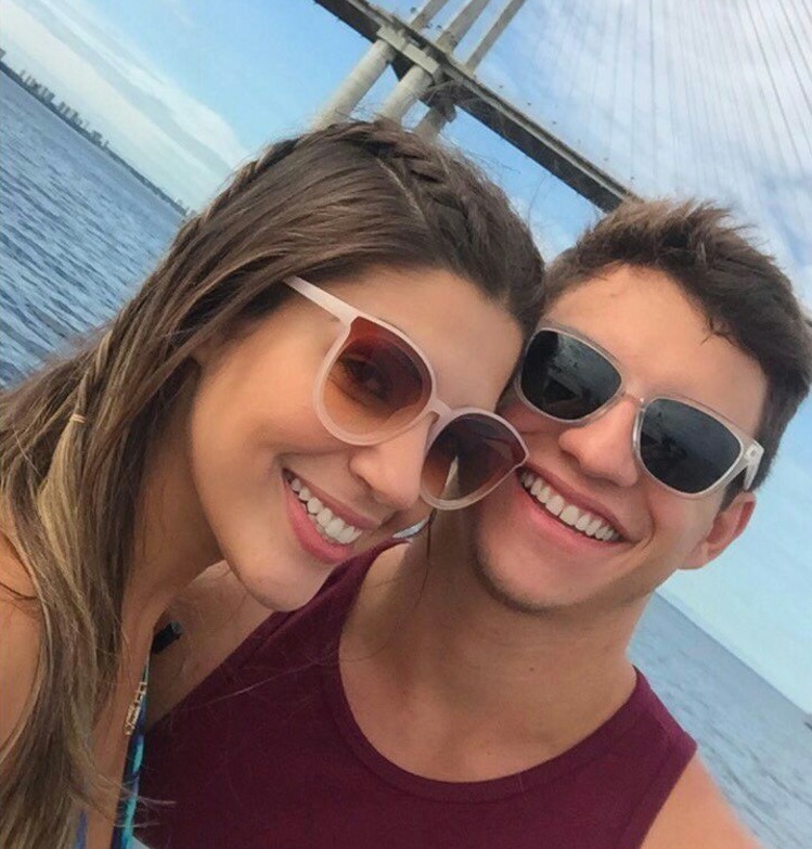 Ex-BBB Vivian leva Manoel para passeio turístico em Manaus