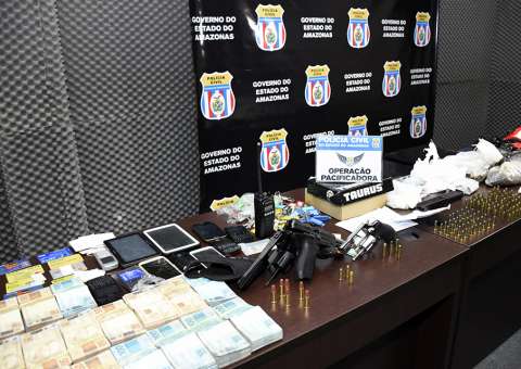 Três pessoas são presas e mais de R$170 mil apreendidos na zona Sul de Manaus