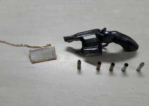 Durante assalto, trio troca tiros com polícia e acaba preso em Manaus