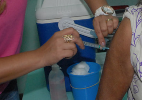 Semsa reforça alerta para vacinação contra influenza que pode causar Síndrome Respiratória Aguda Grave