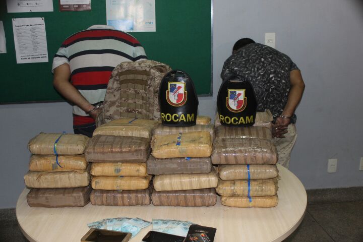 Fuzileiros navais são presos em flagrante com 50kg de drogas avaliadas em R$ 200 mil