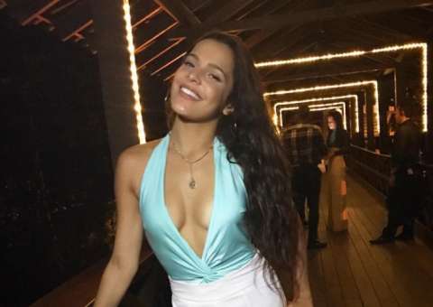 Ex-BBB Emilly assina novo contrato com a Globo 