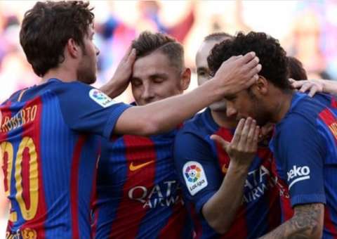 Barcelona goleia o Villarreal por 4 a 1 com gols de Messi, Neymar e Suárez  