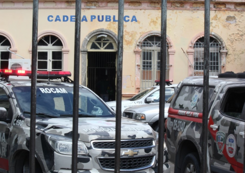 Mulher é presa ao tentar entrar na Cadeia Pública com drogas em vasilha de comida