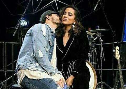 Clima entre Anitta e Maluma durante 'Altas Horas' faz fãs enlouquecerem na web