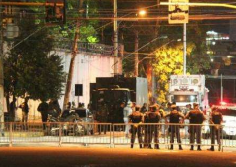  Movimentação 'estranha' na Cadeia Pública assusta populares em Manaus