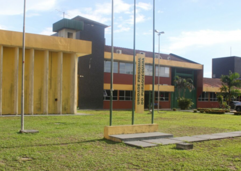 Doze homens atiram contra PMs para entrar na UPP e libertar detentos