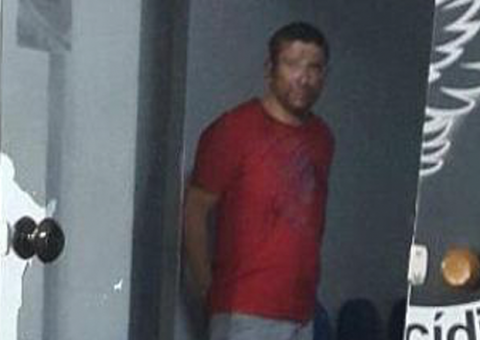 Durante prisão, suspeito de envolvimento em 5 homicídios tenta usar viatura da PC para fugir em Manaus