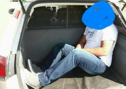 Jovem tira foto de blitz, compartilha no WhatsApp, mas vai parar na cadeia