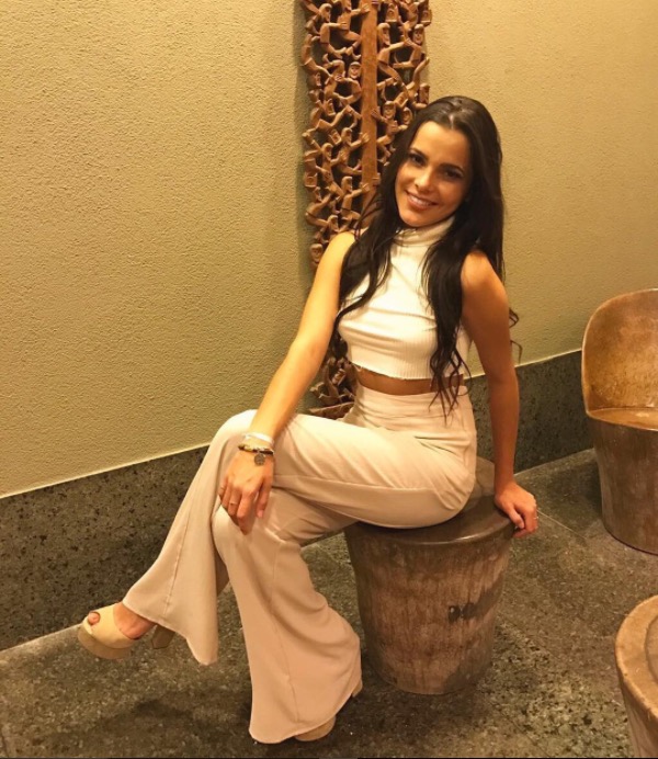 Ex-BBB Emilly pede Iphone 7 de graça em troca de permuta
