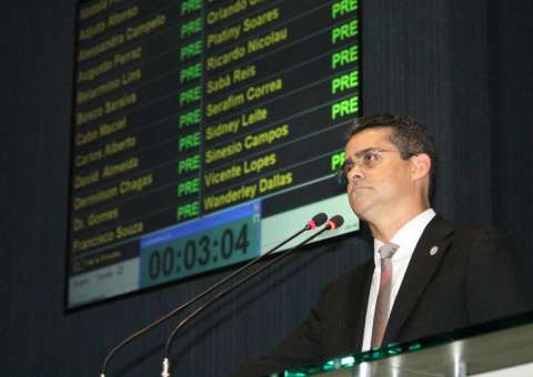 David Almeida garante que policiais receberão promoção