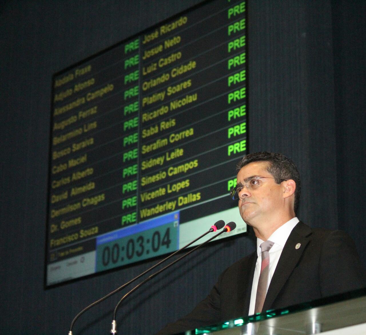 David Almeida garante que policiais receberão promoção