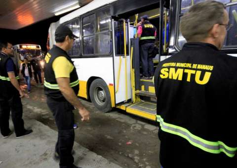 8 ônibus do transporte coletivo são apreendidos durante fiscalização em Manaus  