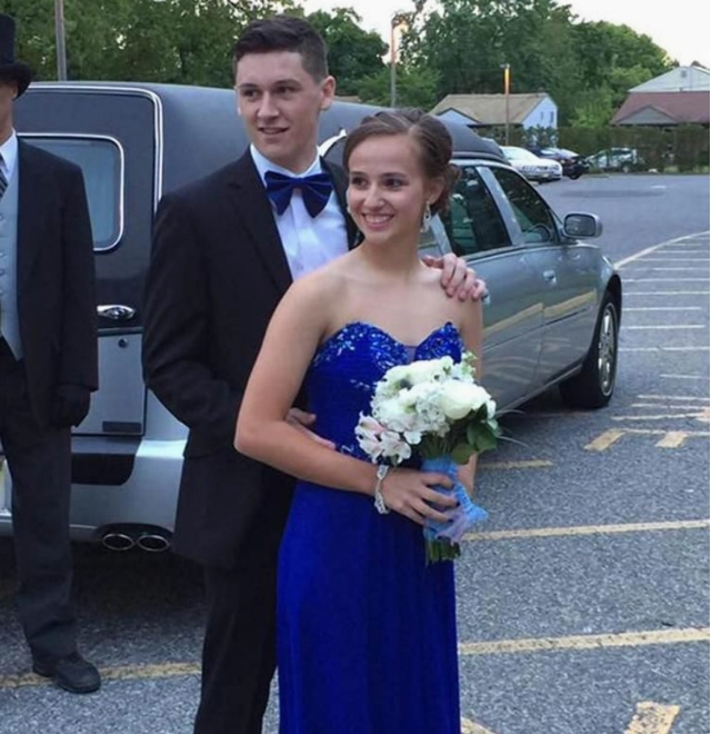 Estudante chega à formatura de forma 'bizarra' e surpreende a todos