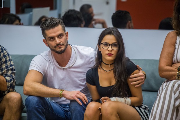 Vidente diz que ex-BBB Emilly usou Marcos e tinha que dividir prêmio com ele