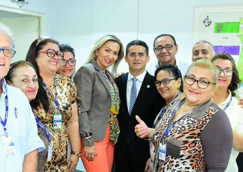 Fotos mostram como foi a recepção de David Almeida no primeiro dia como governador