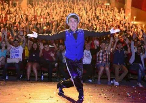  Stand Up da Tal Qual tem participação da ex-BBB Vivian Amorim e Breno Leone