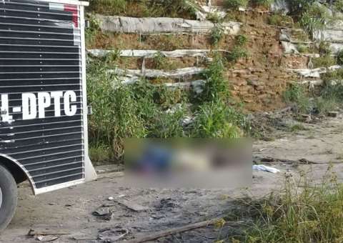 Em Manaus, corpo de homem é encontrado em terreno baldio