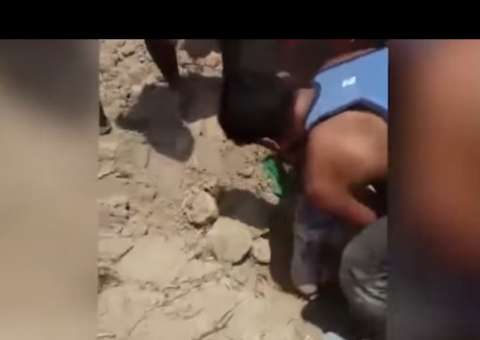 Mulher é enterrada viva após disputa por terras 