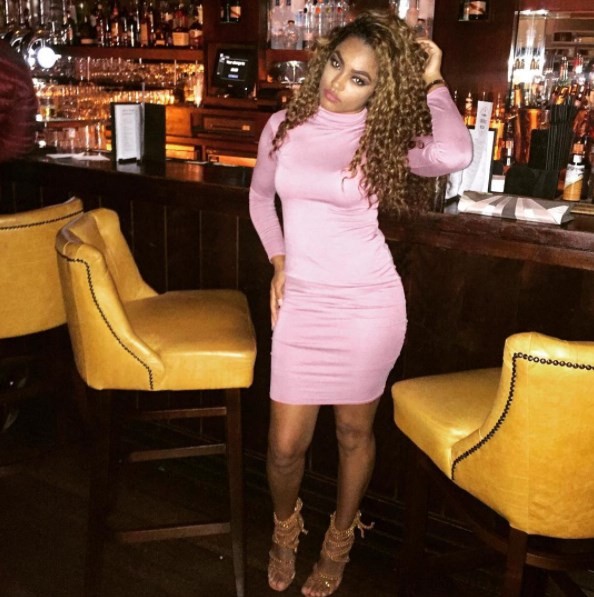 Mulher diz que não consegue namorado por ser ‘muito bonita' 