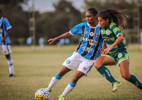 Iranduba vence Grêmio e segue na liderança do Campeonato Brasileiro