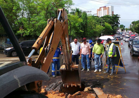 Avenida Humberto Calderaro deve ser liberada nas próximas horas após obra emergencial