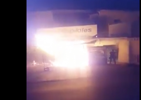 PM invade prédio em chamas e resgata 20 pessoas