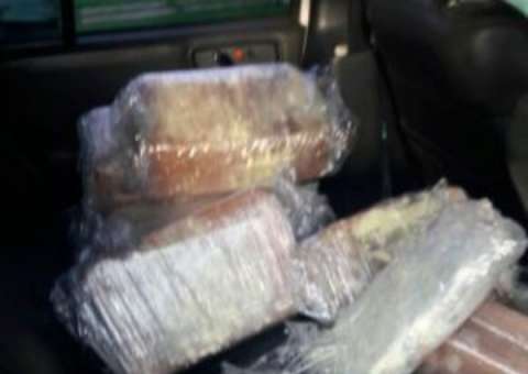 Denarc encontra 55kg de drogas em suposto carro de 'Paulinho Paraibano' em Manaus