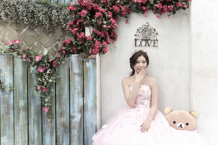 Antes de morrer, mulher com câncer realiza ensaio de casamento sem ter noivo