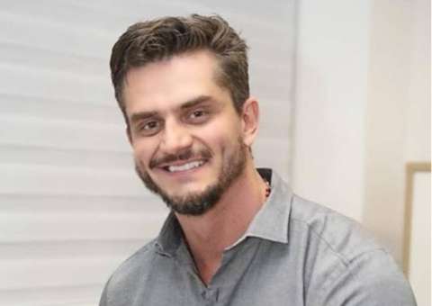 Ex-BBB Marcos faz balanço um mês após BBB e manda indireta para Emilly