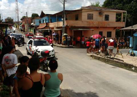 Homem é assassinado na frente da esposa em Manaus