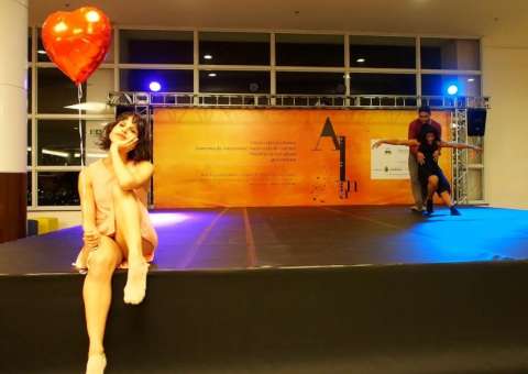 Balé Experimental do CDA apresenta espetáculo ‘Por Um Momento…'