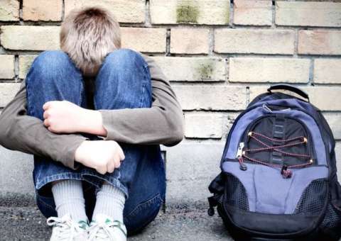 Estudante é estuprado por colega dentro do banheiro da escola