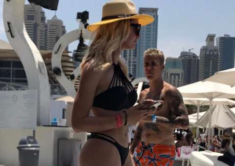 Apresentadora do SBT dá 'fora' em Justin Bieber em praia de Dubai