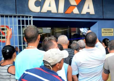 Em Manaus, agências da Caixa abrem neste sábado para saque de FGTS