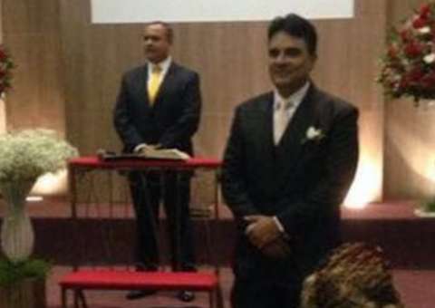 Guilherme de Pádua se casa na igreja exatos 20 anos após condenação por assassinato de atriz