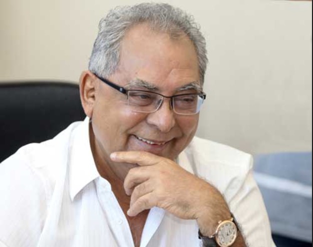 Amazonino Mendes tem acesso de risos após boatos de sua morte