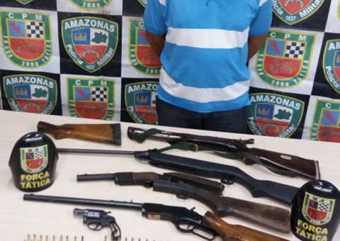 Apontado como 'armeiro da FDN', homem é preso acusado de vender armas em Manaus