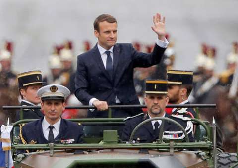  Macron assume a presidência e promete uma França 'forte'