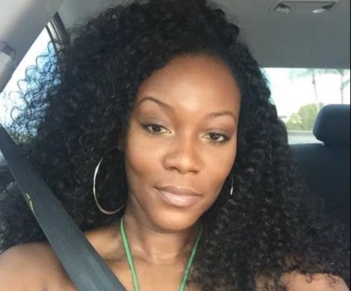 Professora é pega em flagrante fazendo sexo com aluno no carro  