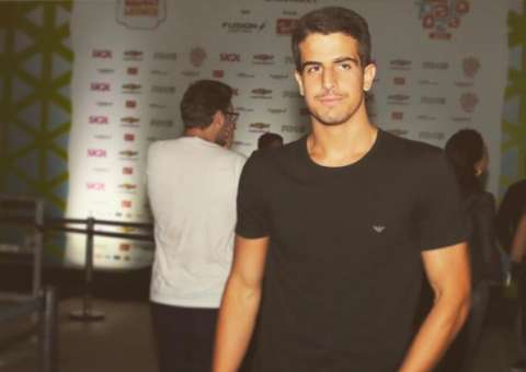 Com porte de galã, Enzo Celulari está na mira da Globo