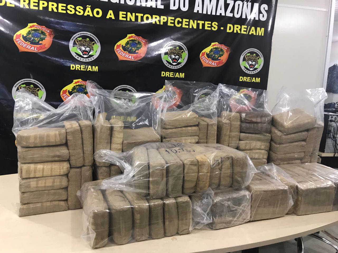 PF apreende 107 kg de drogas em embarcação no Amazonas