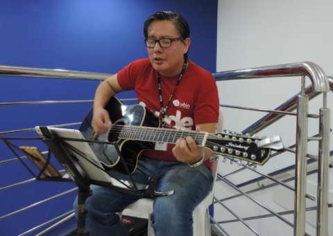 Arteterapia: Música ao vivo ajuda a relaxar pacientes