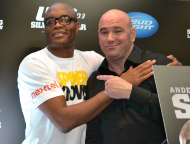 Dana White se irrita com Anderson Silva e dispara: 'Sujo'