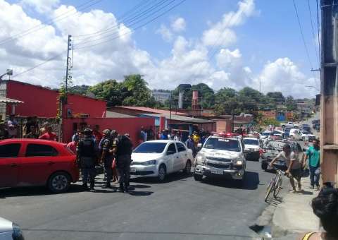 Suspeitos de assalto são presos após troca de tiros com a polícia em Manaus