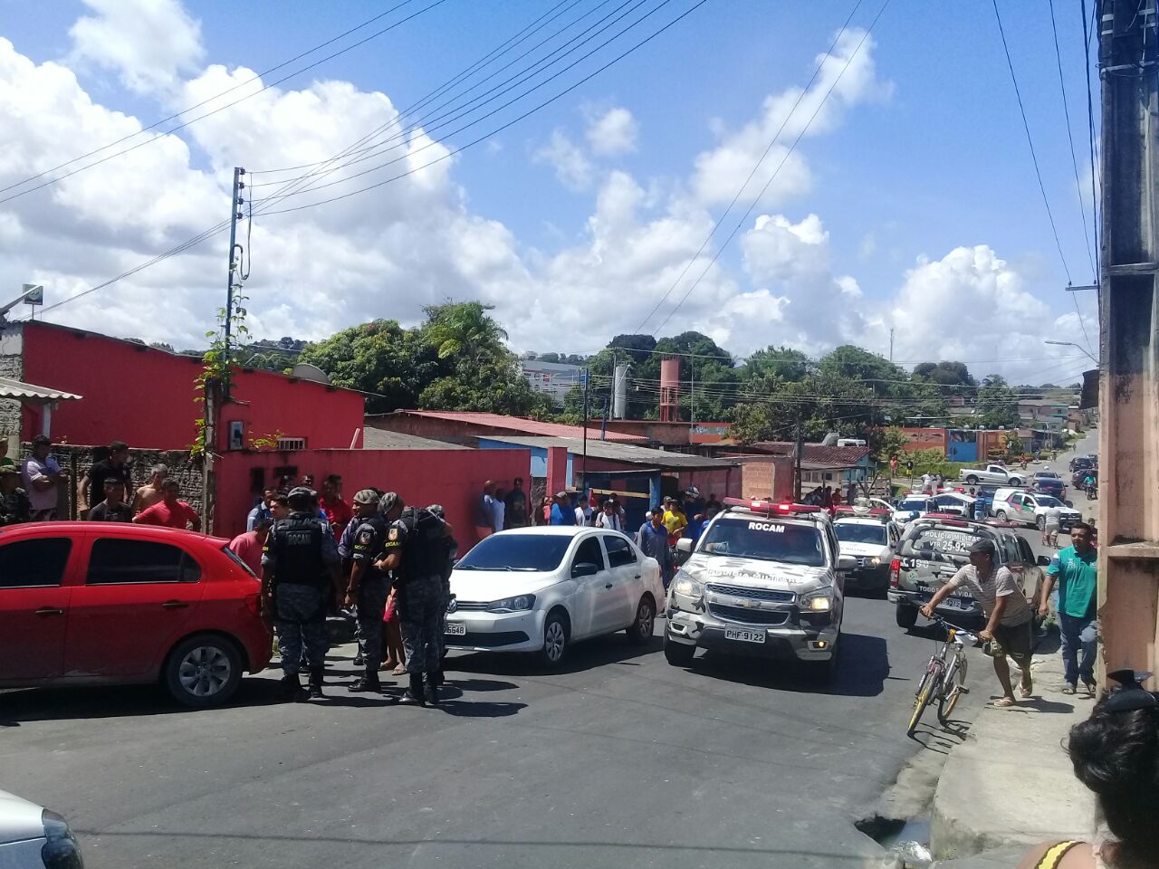Suspeitos de assalto são presos após troca de tiros com a polícia em Manaus
