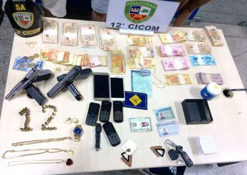 Trio é preso em flagrante com mais de R$8 mil e armas de fogo em Manaus