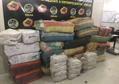 No Amazonas, PF encontra mais de 1 tonelada de drogas escondida em barco pesqueiro