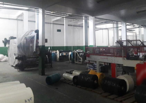 Fábrica de plástico é flagrada com 'gato' de energia durante operação em Manaus